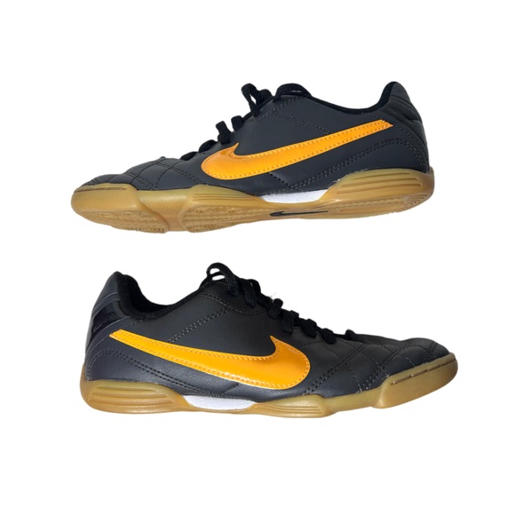 Nike Youth Indoor Soccer Shoes Black Orange Gum Sole Size 2Y - Picture 6 of 10